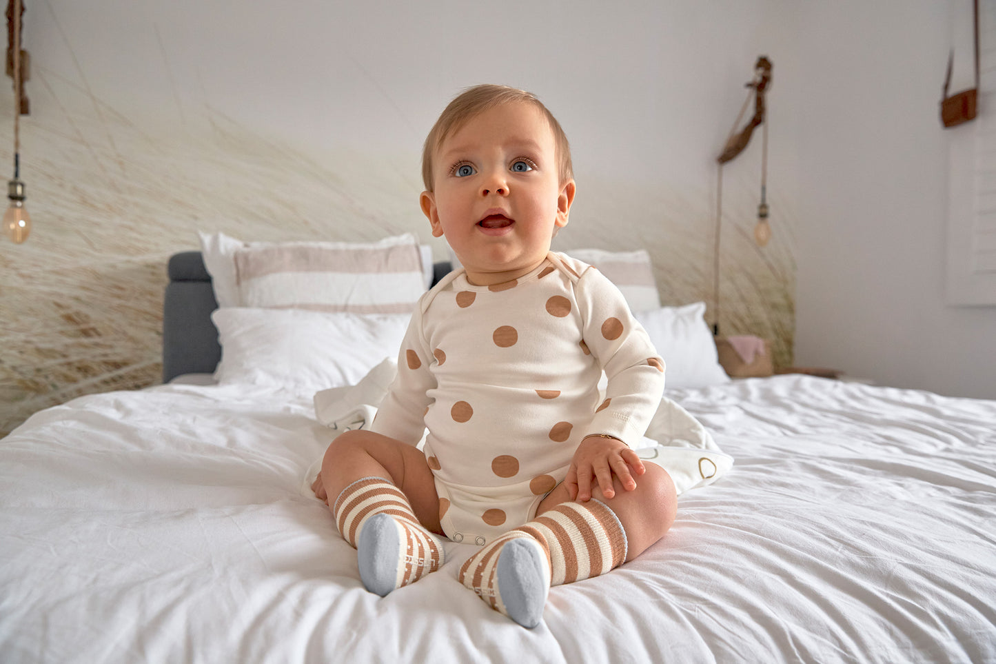 Langarmbody weiß, gepunktet